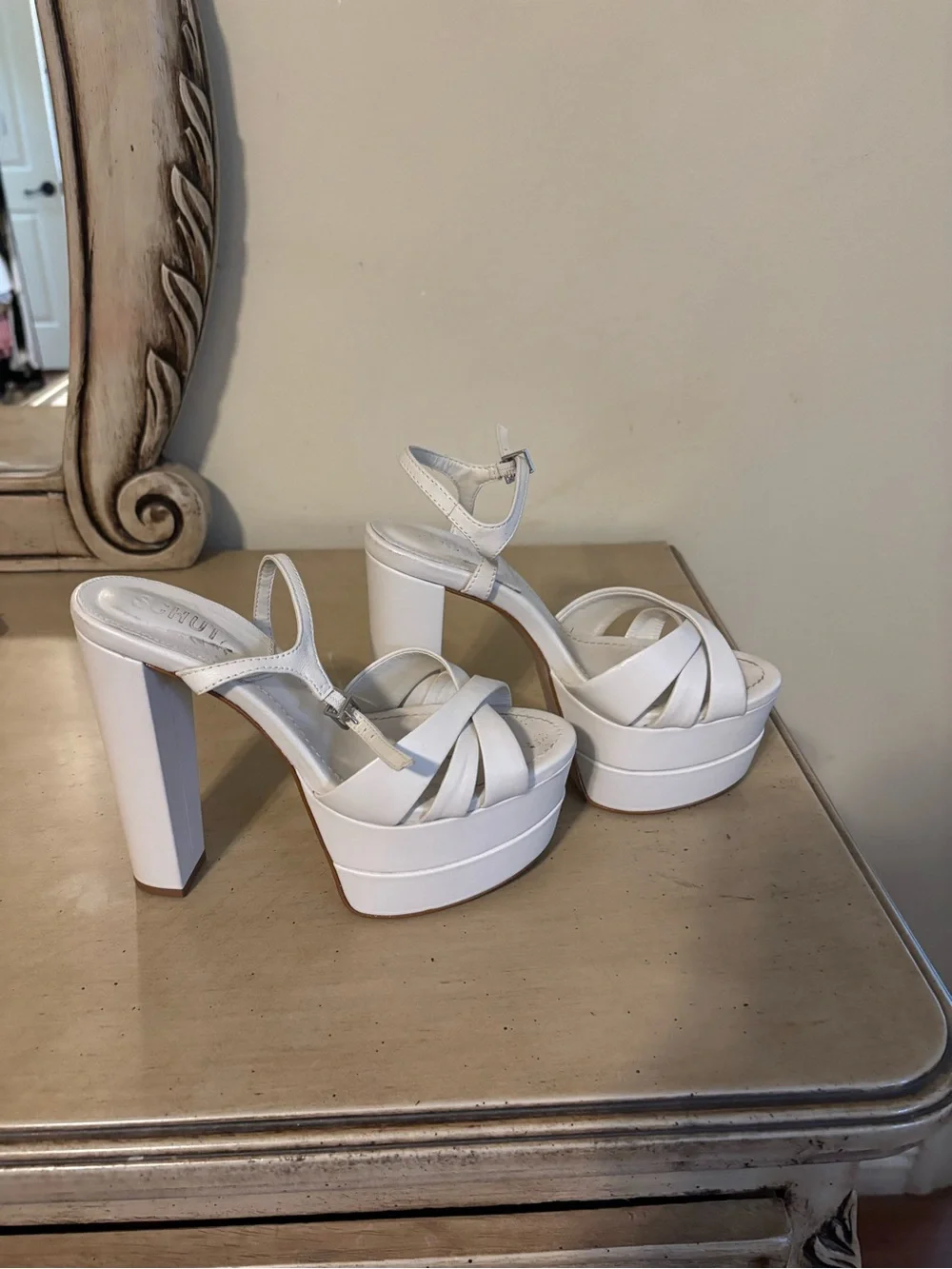 SCHUTZ White Crisscross Platform Sandals with Ankle Strap